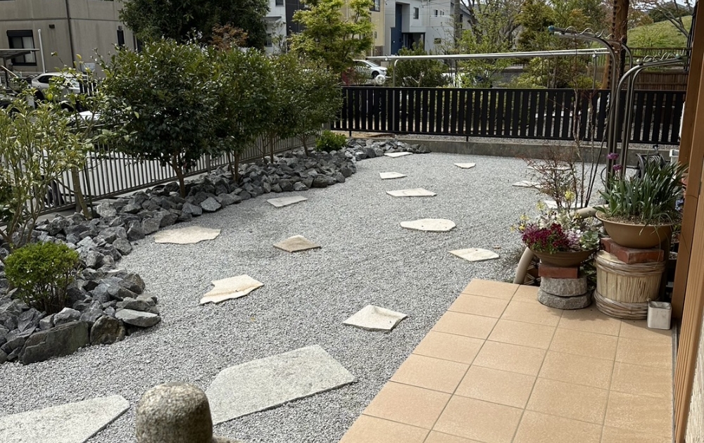 新築のシックさを引き立てる外構施工を